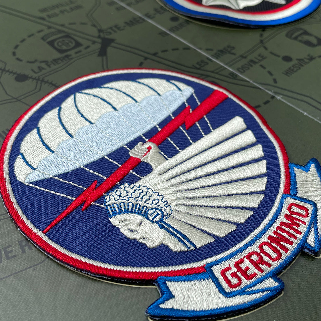 101st Airborne premium insignes booklet